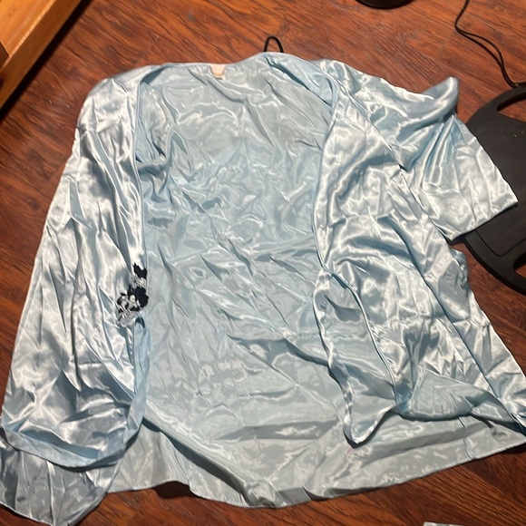 Lingerie Set - Picture 2 of 2